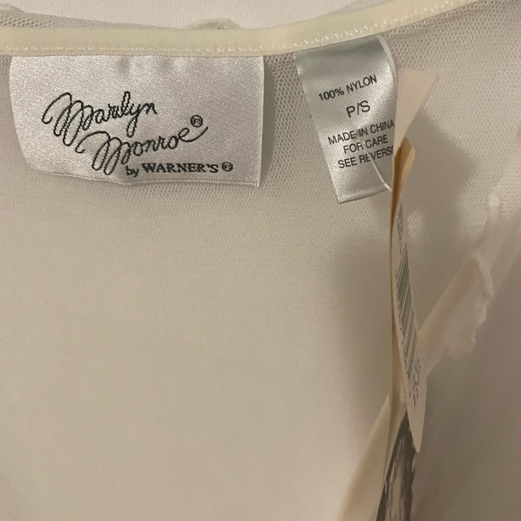 Vintage Marilyn Monroe Coverup/Robe - Picture 2 of 2